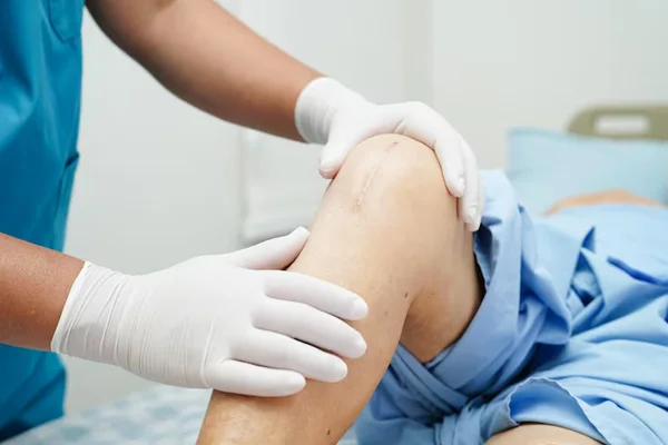 Conventional Knee Replacement Surgery